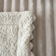 Conforter de rayas con borrego